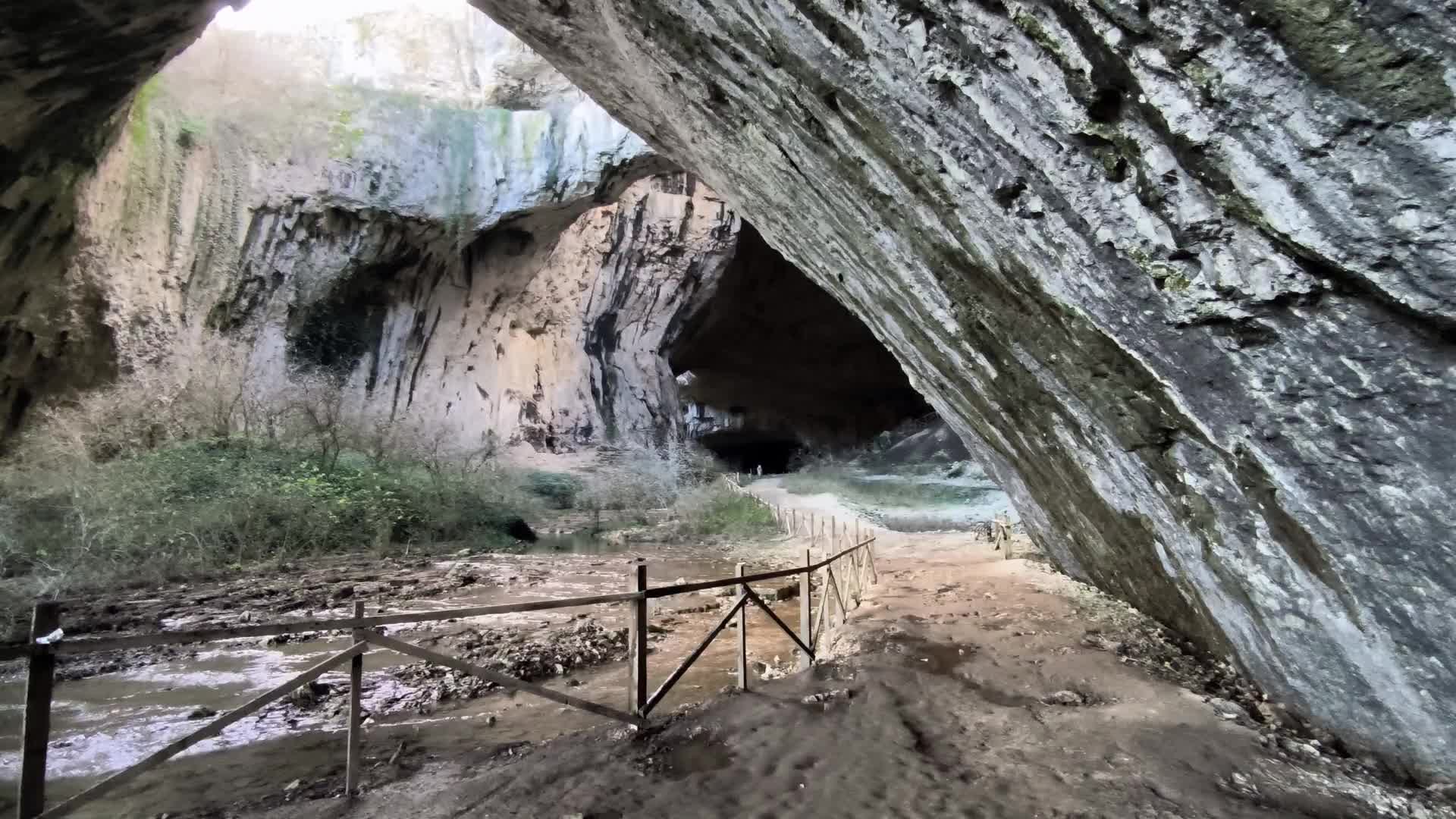 Деветашката пещера